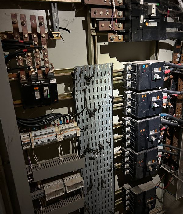 Armoires electriques completes ou nue - Industrial equipment: picture 1 Armoires electriques completes ou nue - Industrial equipment: picture 1