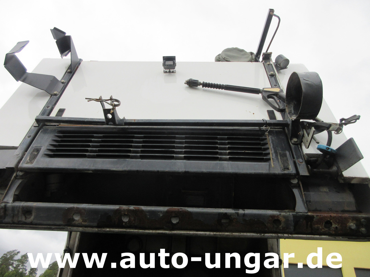 Road sweeper Aebi MFH 5500 Baujahr 2012 Euro 5 Kehrmaschine mit Hochentleerung: picture 12