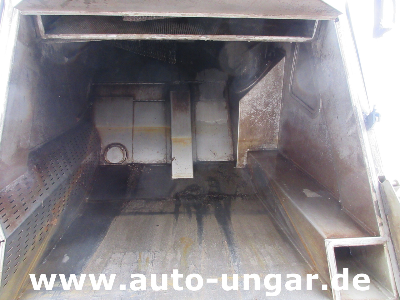 Road sweeper Aebi MFH 5500 Baujahr 2012 Euro 5 Kehrmaschine mit Hochentleerung: picture 11