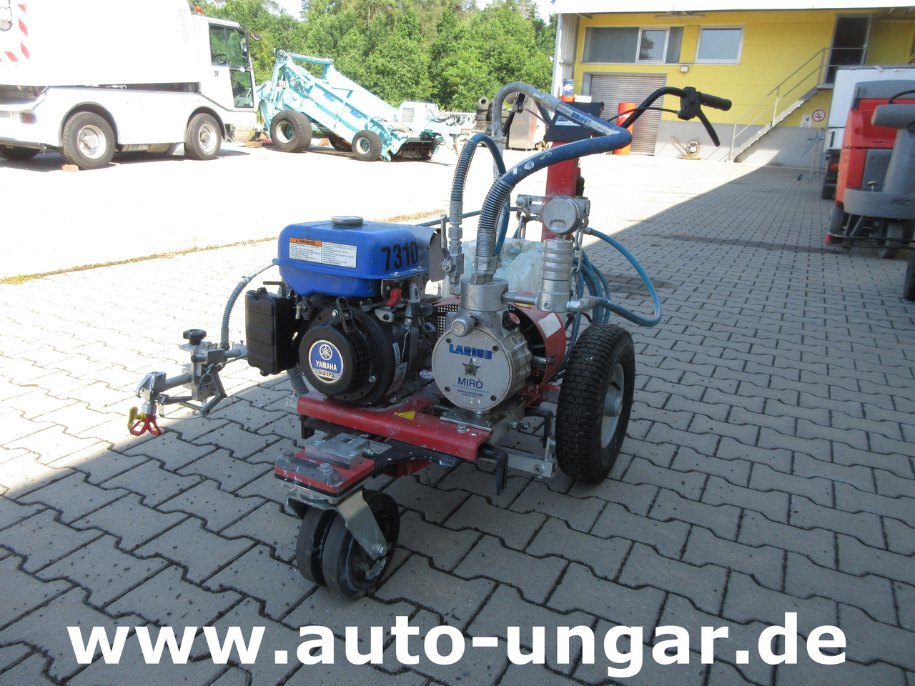Larius Miro Liner Plus Airless Roadmarking Markiermaschine Bj. 2017 Graco - Construction machinery: picture 1 Larius Miro Liner Plus Airless Roadmarking Markiermaschine Bj. 2017 Graco - Construction machinery: picture 1
