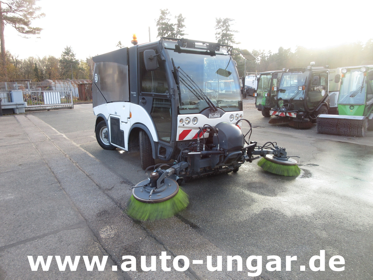 Hako CityMaster CM2000 2 Besen Baujahr 2015 Kehrmaschine 4-Rad-Lenkung - Road sweeper: picture 1 Hako CityMaster CM2000 2 Besen Baujahr 2015 Kehrmaschine 4-Rad-Lenkung - Road sweeper: picture 1