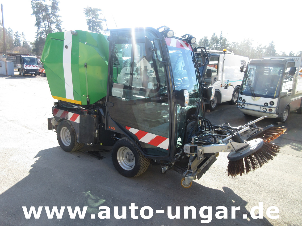 Holder X40 / X45 Baujahr 2017 Knicklenkung Kehraufbau 4x4 Kommunalhydraulik Frontheber - Road sweeper: picture 2 Holder X40 / X45 Baujahr 2017 Knicklenkung Kehraufbau 4x4 Kommunalhydraulik Frontheber - Road sweeper: picture 2