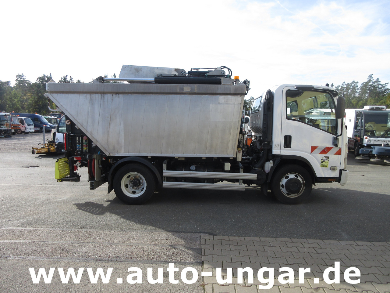 Isuzu NPR 75 Müllwagen Provence Benne - Faun Lifter Presse Kipper Trittbrett Bj 12 - Garbage truck: picture 2 Isuzu NPR 75 Müllwagen Provence Benne - Faun Lifter Presse Kipper Trittbrett Bj 12 - Garbage truck: picture 2