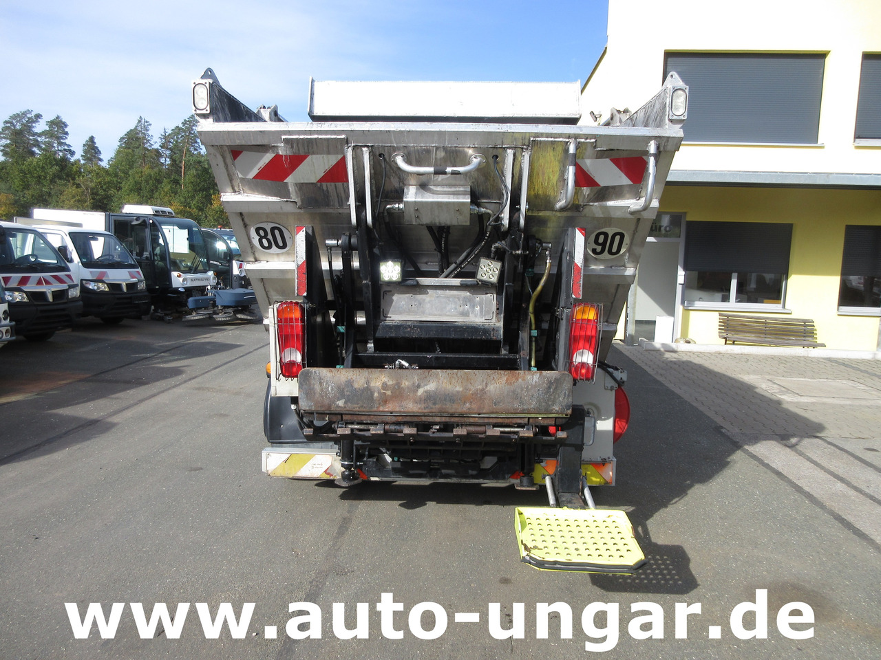 Isuzu NPR 75 Müllwagen Provence Benne - Faun Lifter Presse Kipper Trittbrett Bj 12 - Garbage truck: picture 3 Isuzu NPR 75 Müllwagen Provence Benne - Faun Lifter Presse Kipper Trittbrett Bj 12 - Garbage truck: picture 3