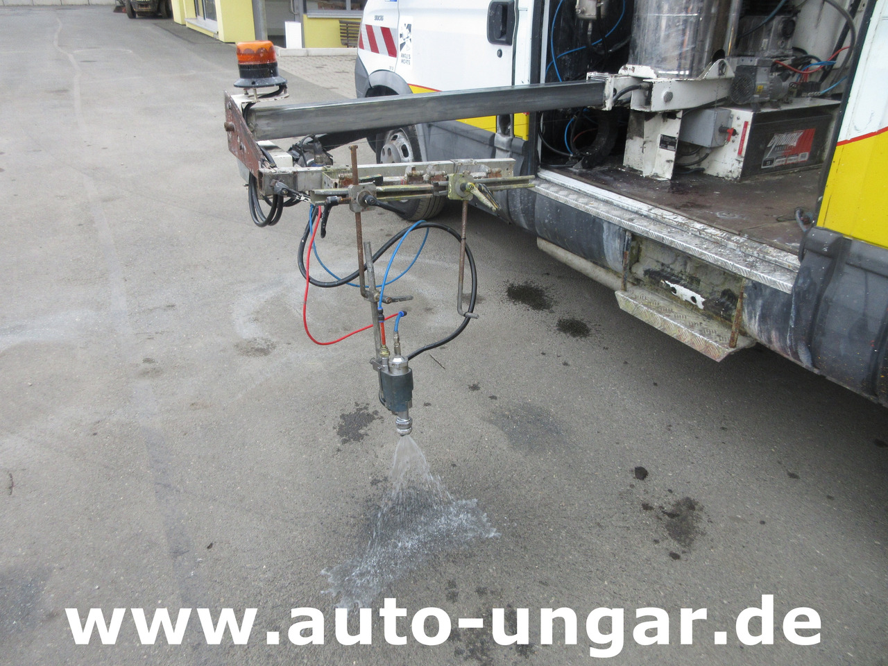 Iveco 50C15 Jetline Graco LineLazer Markiermaschine Hofmann Roadmarking Machine - Asphalt machine: picture 3 Iveco 50C15 Jetline Graco LineLazer Markiermaschine Hofmann Roadmarking Machine - Asphalt machine: picture 3
