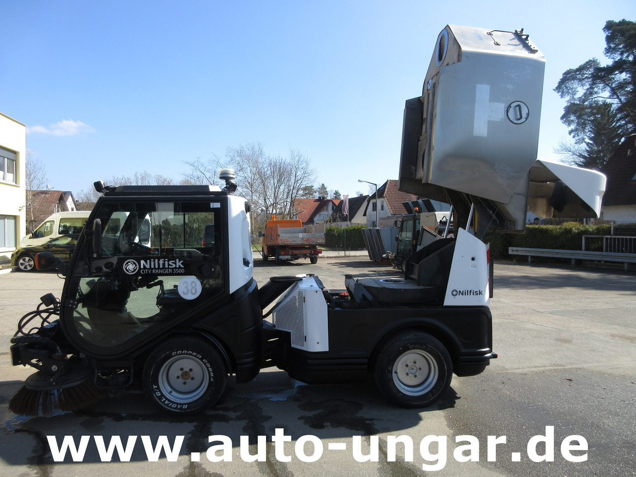 NILFISK CR3500 CityRanger Schmidt Flexigo Multigo 4x4 Kehrmaschine Geräteträger - Road sweeper: picture 3 NILFISK CR3500 CityRanger Schmidt Flexigo Multigo 4x4 Kehrmaschine Geräteträger - Road sweeper: picture 3