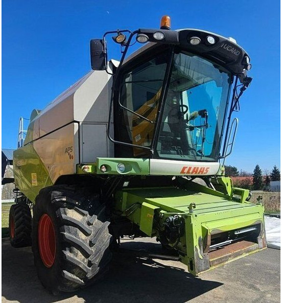 Claas Tucano 450 (839) +V 750 - Combine harvester: picture 2 Claas Tucano 450 (839) +V 750 - Combine harvester: picture 2