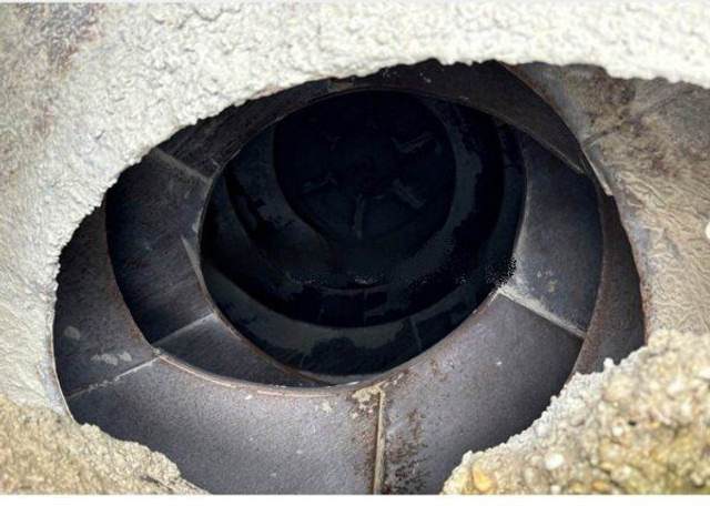 Iveco Trakker 450 +7m3 pumi - Stationary concrete pump: picture 3 Iveco Trakker 450 +7m3 pumi - Stationary concrete pump: picture 3