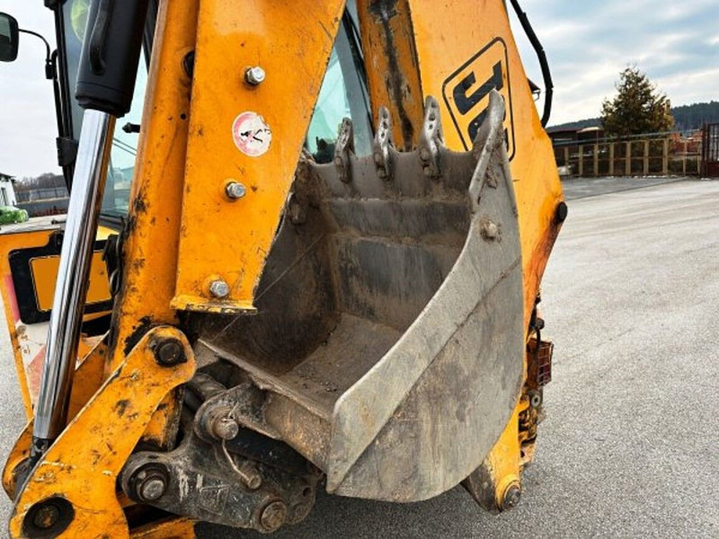 Backhoe loader JCB 4 CX: picture 6