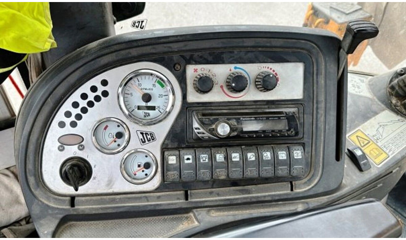 Backhoe loader JCB 4 CX: picture 12