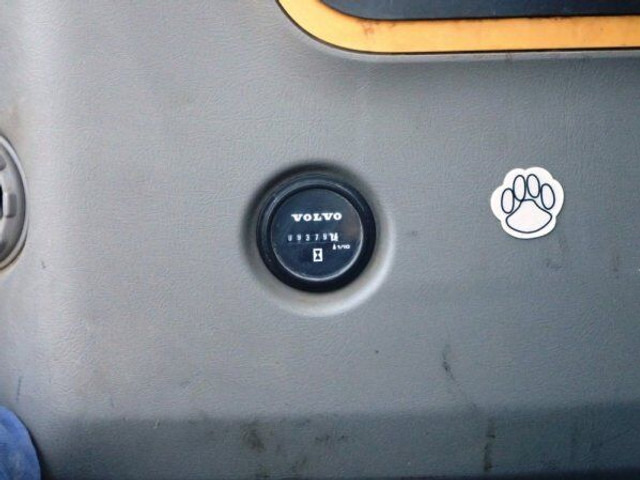 Mini excavator Volvo ECR 88 D: picture 16