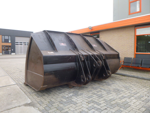 BAC Komatsu WA500 - Loader bucket for Wheel loader: picture 3 BAC Komatsu WA500 - Loader bucket for Wheel loader: picture 3