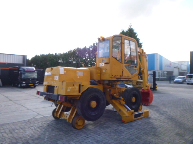 Wheel excavator MECALAC MECALAC 11 CX MEWP ROAD RAIL DIVISION: picture 8