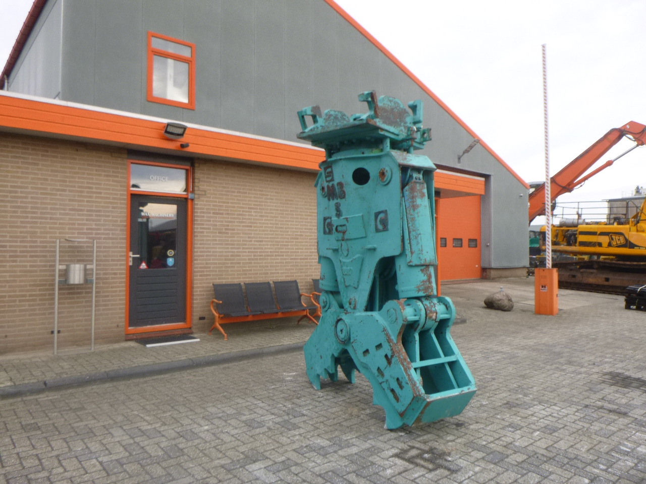 MONTABERT MB500 - Demolition shears for Crawler excavator: picture 1 MONTABERT MB500 - Demolition shears for Crawler excavator: picture 1