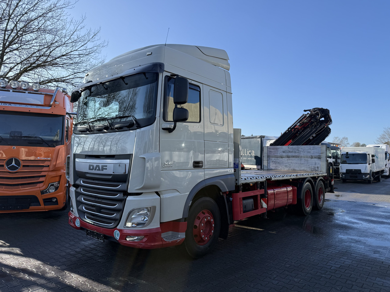 Daf XF440 6X2 Palfinger PK 34002 bis 29 Meter - Dropside/ Flatbed truck, Crane truck: picture 1 Daf XF440 6X2 Palfinger PK 34002 bis 29 Meter - Dropside/ Flatbed truck, Crane truck: picture 1
