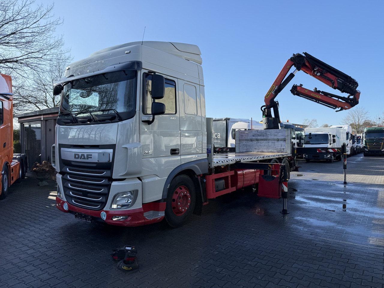 Daf XF440 6X2 Palfinger PK 34002 bis 29 Meter - Crane truck, Dropside/ Flatbed truck: picture 1 Daf XF440 6X2 Palfinger PK 34002 bis 29 Meter - Crane truck, Dropside/ Flatbed truck: picture 1