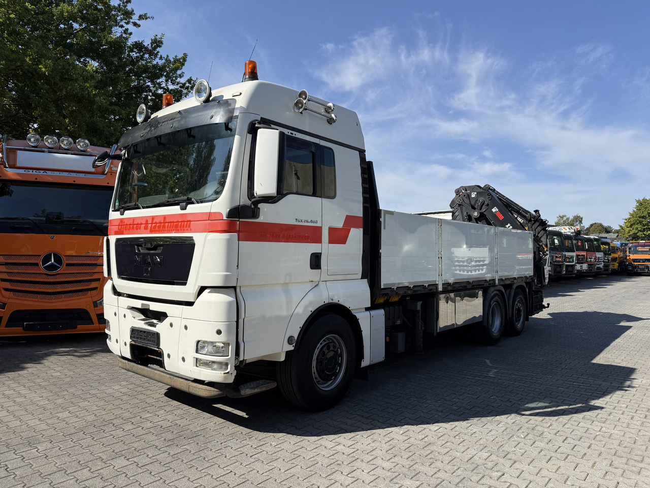 MAN TGX 26.480 6X2 Hiab 422 Bj 2017 bis 30 Meter - Crane truck, Dropside/ Flatbed truck: picture 1 MAN TGX 26.480 6X2 Hiab 422 Bj 2017 bis 30 Meter - Crane truck, Dropside/ Flatbed truck: picture 1