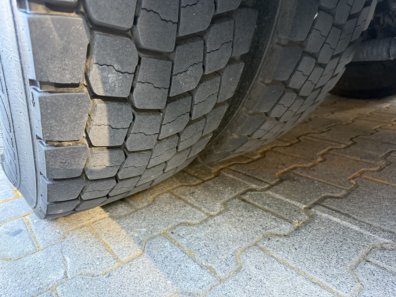 Dropside/ Flatbed truck, Crane truck MAN TGX 26.480 6X2 Hiab 422 + Jib + Winde: picture 7