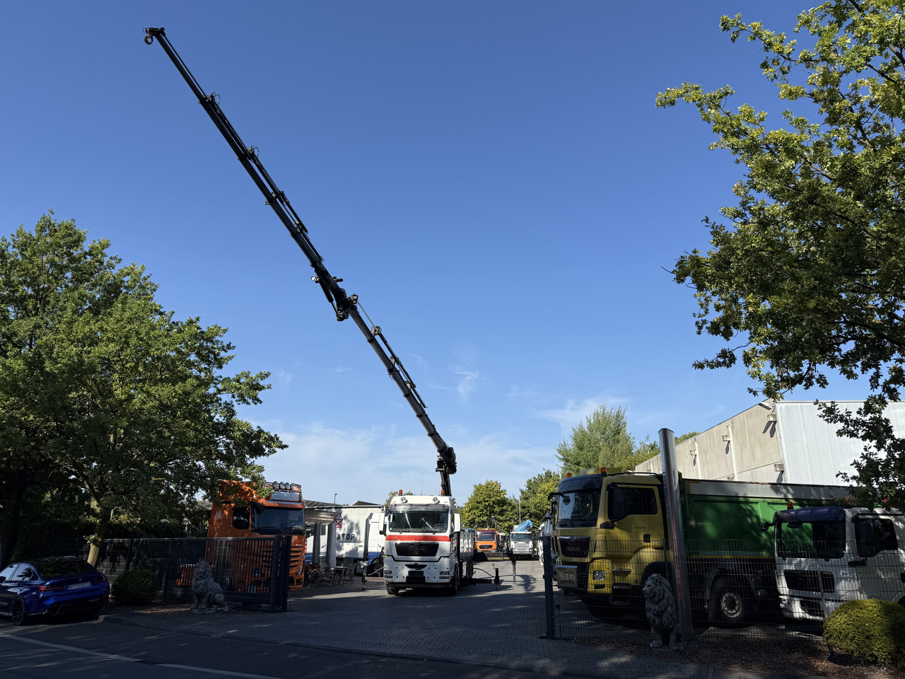 Dropside/ Flatbed truck, Crane truck MAN TGX 26.480 6X2 Hiab 422 + Jib + Winde: picture 9
