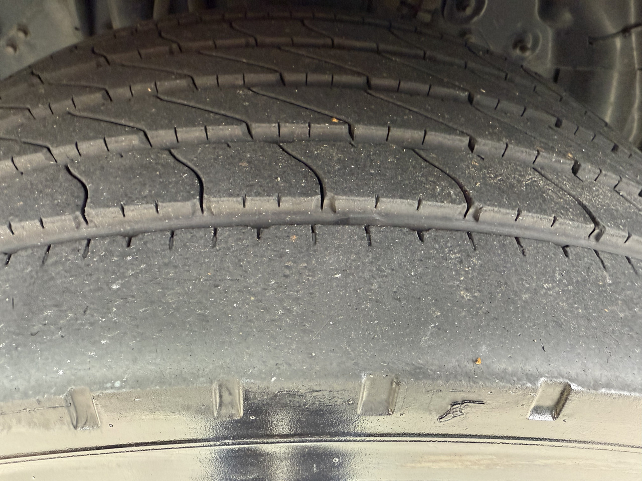 Scania P410 4X2 Palfinger PK 13001 - Crane truck: picture 2 Scania P410 4X2 Palfinger PK 13001 - Crane truck: picture 2