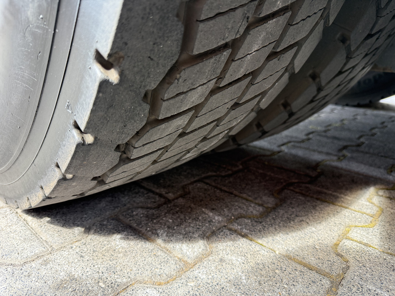 Mercedes-Benz Actros 1842LS Kran HMF 2020 bis 18 Meter - Tractor unit: picture 3 Mercedes-Benz Actros 1842LS Kran HMF 2020 bis 18 Meter - Tractor unit: picture 3