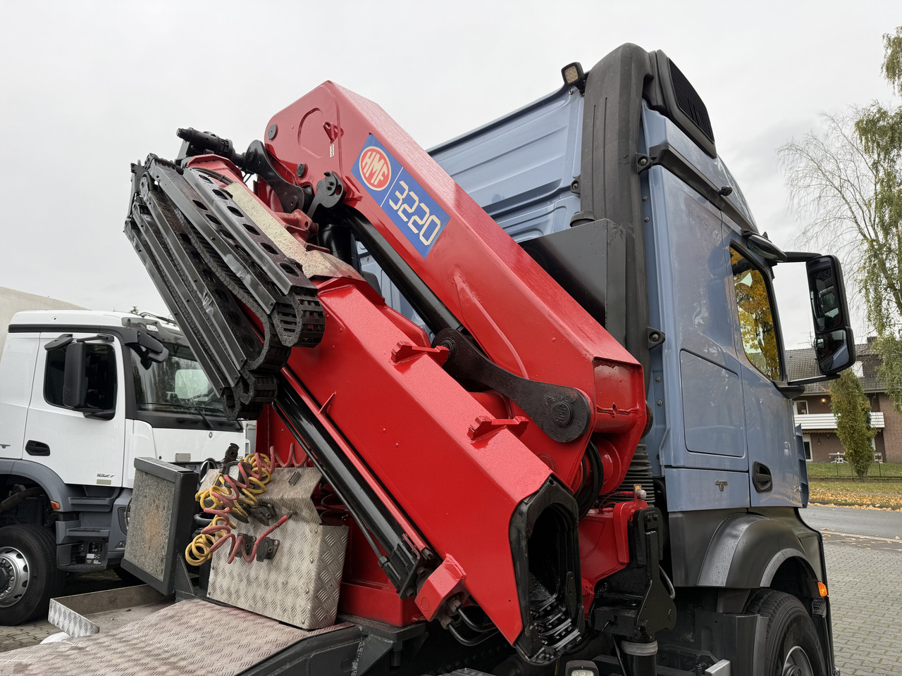 Mercedes-Benz Actros 2548 LS 6X2 Kran HMF 3220 bis 16 Meter - Tractor unit: picture 2 Mercedes-Benz Actros 2548 LS 6X2 Kran HMF 3220 bis 16 Meter - Tractor unit: picture 2
