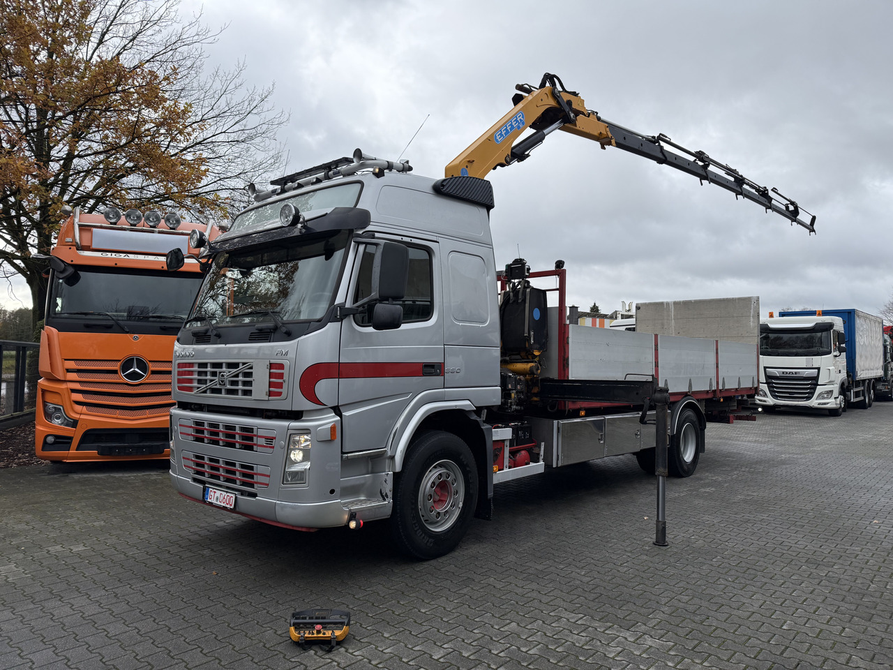 Volvo FM330 Kran Effer 165 bis 20 Meter - Crane truck, Dropside/ Flatbed truck: picture 1 Volvo FM330 Kran Effer 165 bis 20 Meter - Crane truck, Dropside/ Flatbed truck: picture 1