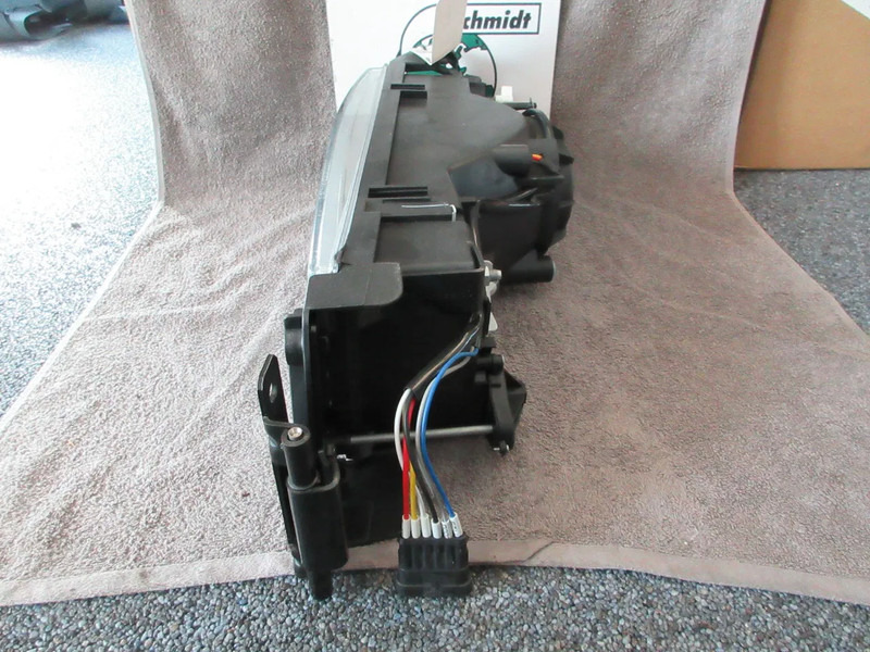 Iveco 500340408 KOPLAMP IVECO EUROTECH MODEL EURO 2 NIEUWE !! LINKS - Headlight for Truck: picture 4 Iveco 500340408 KOPLAMP IVECO EUROTECH MODEL EURO 2 NIEUWE !! LINKS - Headlight for Truck: picture 4