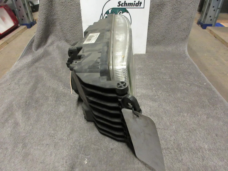Iveco 504238213 // 504238496 KOPLAMP STRALIS EURO 5 LINKS & RECHTS - Headlight for Truck: picture 2 Iveco 504238213 // 504238496 KOPLAMP STRALIS EURO 5 LINKS & RECHTS - Headlight for Truck: picture 2