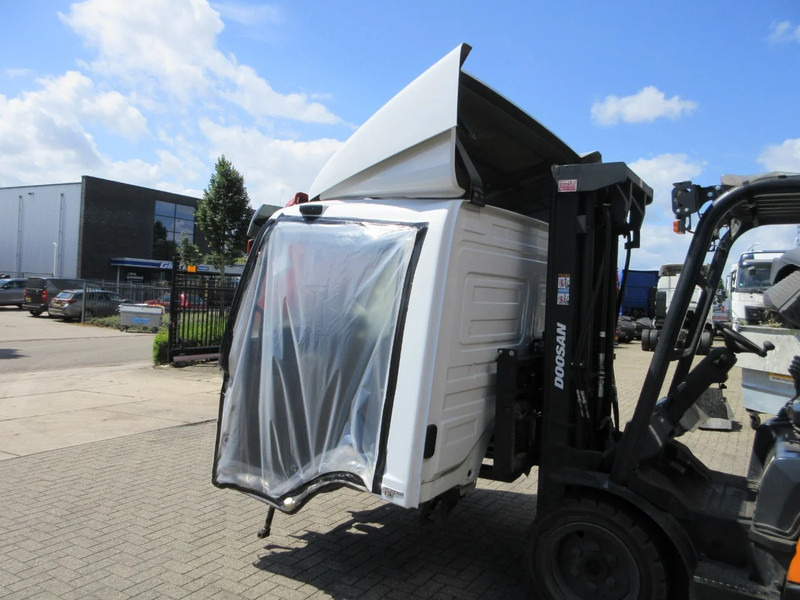 Cab and interior for Truck Mercedes-Benz CABINE MERCEDES 818 EURO 6 VOOR ONDERDELEN: picture 6