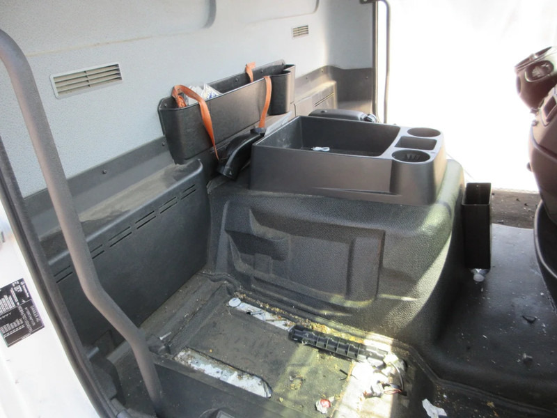 Cab and interior for Truck Mercedes-Benz CABINE MERCEDES 818 EURO 6 VOOR ONDERDELEN: picture 10
