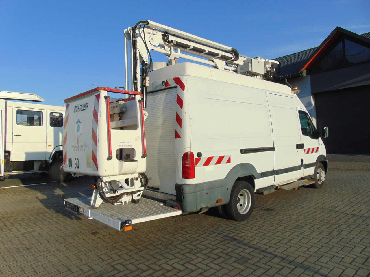 RENAULT Mascott 2,8dCi 110 L2H3 France Elevateur 152TTF 162TTF - Aerial platform: picture 4 RENAULT Mascott 2,8dCi 110 L2H3 France Elevateur 152TTF 162TTF - Aerial platform: picture 4