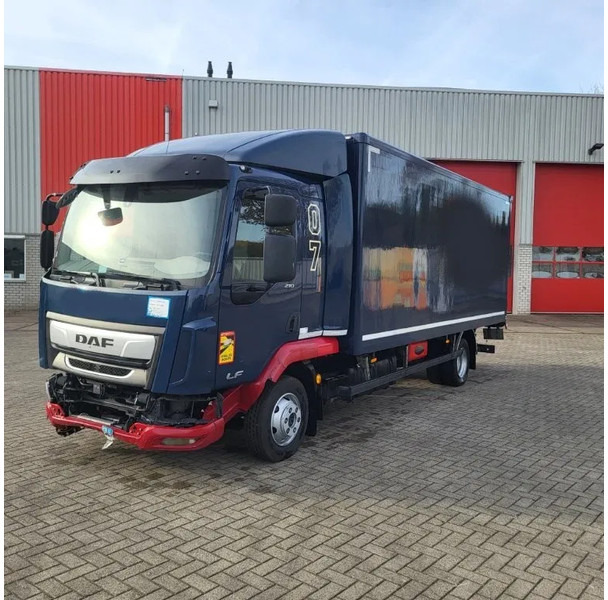 DAF LF210 / ENGINE RUNNING / ONLY:120371 KM / PLATFORM:1000 KG / LWDS / AIRCO / AUTOMATIC / EURO-6 / 2022 - Box truck: picture 1 DAF LF210 / ENGINE RUNNING / ONLY:120371 KM / PLATFORM:1000 KG / LWDS / AIRCO / AUTOMATIC / EURO-6 / 2022 - Box truck: picture 1