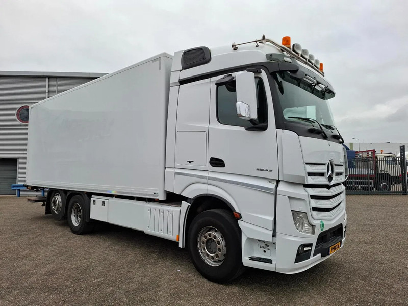 Mercedes-Benz Actros 2843 / NL TRUCK / TUV:08-01-2026 / LIFT+LENKACHSE / SMART TACHO / NAVI / PLATFORM 1500 KG / 2XBED / EURO-6 / 2015 - Box truck: picture 2 Mercedes-Benz Actros 2843 / NL TRUCK / TUV:08-01-2026 / LIFT+LENKACHSE / SMART TACHO / NAVI / PLATFORM 1500 KG / 2XBED / EURO-6 / 2015 - Box truck: picture 2