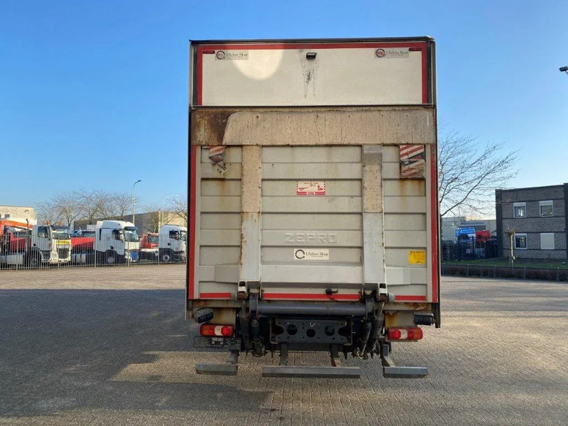 Mercedes-Benz Antos 2533 / LIFT AXLE / HEATED CLOSED BOX / PLATFORM 2000 KG / ONLY:506959 KM / SIDE DOOR / AUTOMATIC / EURO-6 / 2019 - Box truck: picture 4 Mercedes-Benz Antos 2533 / LIFT AXLE / HEATED CLOSED BOX / PLATFORM 2000 KG / ONLY:506959 KM / SIDE DOOR / AUTOMATIC / EURO-6 / 2019 - Box truck: picture 4