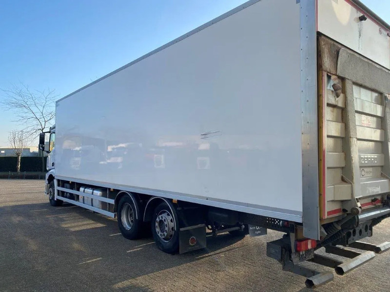 Mercedes-Benz Antos 2533 / LIFT AXLE / HEATED CLOSED BOX / PLATFORM 2000 KG / ONLY:506959 KM / SIDE DOOR / AUTOMATIC / EURO-6 / 2019 - Box truck: picture 3 Mercedes-Benz Antos 2533 / LIFT AXLE / HEATED CLOSED BOX / PLATFORM 2000 KG / ONLY:506959 KM / SIDE DOOR / AUTOMATIC / EURO-6 / 2019 - Box truck: picture 3