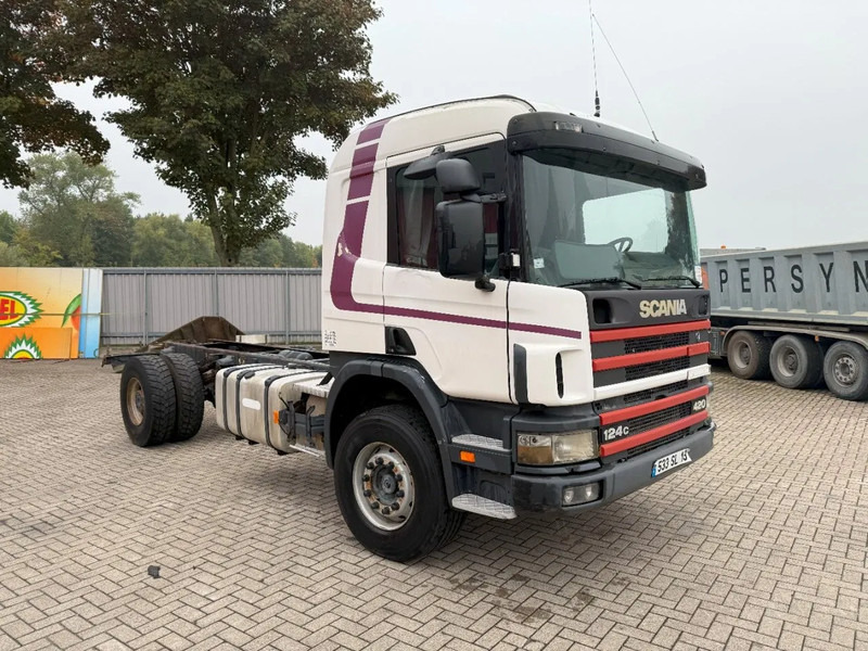 Scania 124-420 / ENGINE RUNNING / RETARDER / BIG AXLE / FULL-STEEL / ONLY: 540918 KM / OLD TACHO / AIRCO / MANUAL / EURO-3 / 2002 - Cab chassis truck: picture 2 Scania 124-420 / ENGINE RUNNING / RETARDER / BIG AXLE / FULL-STEEL / ONLY: 540918 KM / OLD TACHO / AIRCO / MANUAL / EURO-3 / 2002 - Cab chassis truck: picture 2