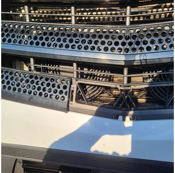 Tractor unit Mercedes-Benz ACTROS 1863 / ENGINE RUNNING / RETARDER / PARK-COOL /HYDRAULICS / ONLY: 268593KM / GIGA-SPACE / MIRRORCAM / AUTOMATIC / EURO-6 /: picture 14 Tractor unit Mercedes-Benz ACTROS 1863 / ENGINE RUNNING / RETARDER / PARK-COOL /HYDRAULICS / ONLY: 268593KM / GIGA-SPACE / MIRRORCAM / AUTOMATIC / EURO-6 /: picture 14