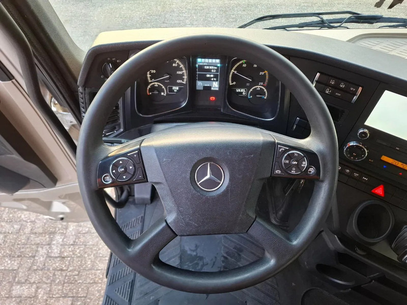 Tractor unit Mercedes-Benz Actros 1842 / NL TRUCK / MEGA / TUV:12-02-2026 / GIGASPACE / ONLY:526303 KM / SMART TACHO / AUTOMATIC / EURO-6 / 2012: picture 13 Tractor unit Mercedes-Benz Actros 1842 / NL TRUCK / MEGA / TUV:12-02-2026 / GIGASPACE / ONLY:526303 KM / SMART TACHO / AUTOMATIC / EURO-6 / 2012: picture 13