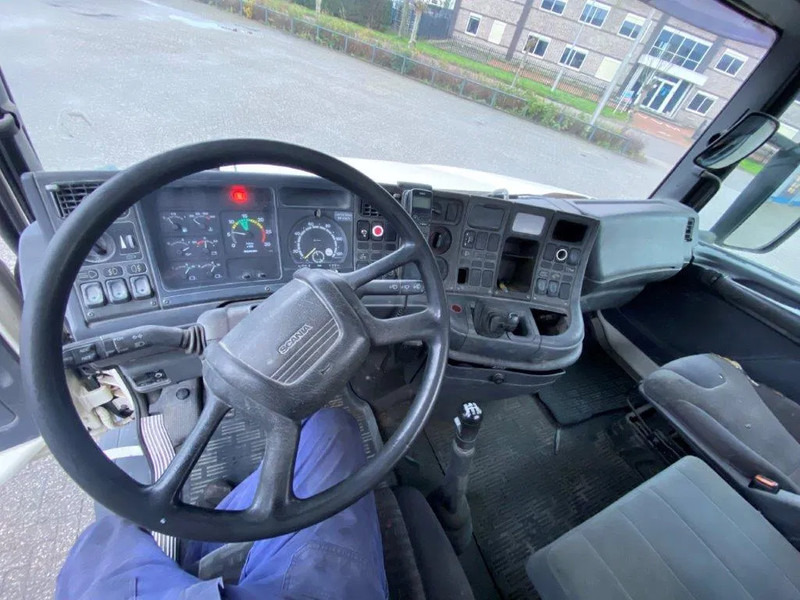 Interior photo 1: Leasing of Scania T114-340 / ONLY:207529 KM / GOOD CONDITION / OLD TACHO / MANUAL / EURO-2 / 1998 Scania T114-340 / ONLY:207529 KM / GOOD CONDITION / OLD TACHO / MANUAL / EURO-2 / 1998