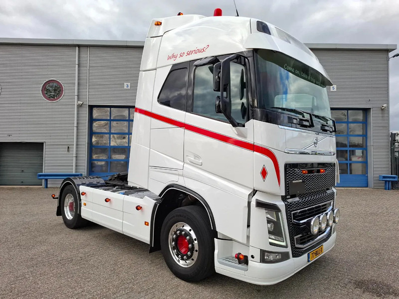Volvo FH4-460 / CLEAN NL TRUCK / VEB+ / ADR / ACC / LWDS / DAS / DOUBLE TANK / LEATHER / FRIDGE / ALCOA / EURO-6 / 2016 - Tractor unit: picture 2 Volvo FH4-460 / CLEAN NL TRUCK / VEB+ / ADR / ACC / LWDS / DAS / DOUBLE TANK / LEATHER / FRIDGE / ALCOA / EURO-6 / 2016 - Tractor unit: picture 2