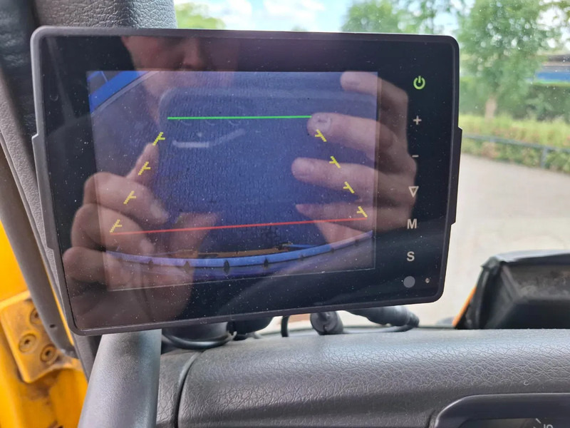 Leasing of Volvo FH13-420 / NL TRUCK / PLATFORM 2000KG / AIRCO / FRIDGE / AUTOMATIC / EURO-5 / 2010 Volvo FH13-420 / NL TRUCK / PLATFORM 2000KG / AIRCO / FRIDGE / AUTOMATIC / EURO-5 / 2010: picture 20 Leasing of Volvo FH13-420 / NL TRUCK / PLATFORM 2000KG / AIRCO / FRIDGE / AUTOMATIC / EURO-5 / 2010 Volvo FH13-420 / NL TRUCK / PLATFORM 2000KG / AIRCO / FRIDGE / AUTOMATIC / EURO-5 / 2010: picture 20