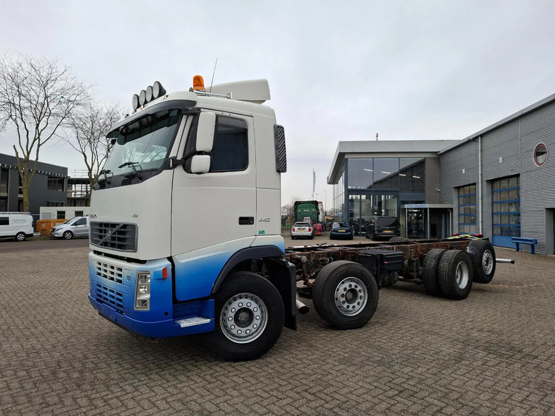 Volvo FH13-440 / RETARDER / LIFT+LENKACHSE / AIRCO / MANUAL / EURO-3 / 2006 - Cab chassis truck: picture 1 Volvo FH13-440 / RETARDER / LIFT+LENKACHSE / AIRCO / MANUAL / EURO-3 / 2006 - Cab chassis truck: picture 1