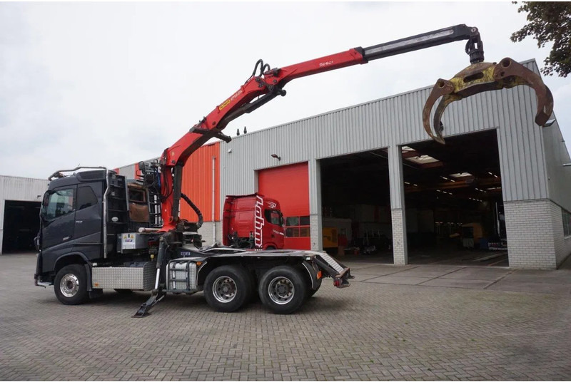 Volvo FH16-750 / ENGINE RUNNING / 6x4 / RETARDER / BIG AXLE / VEB+ / PALFINGER FD250 / EURO-6 / 2016 - Logging truck, Crane truck: picture 5 Volvo FH16-750 / ENGINE RUNNING / 6x4 / RETARDER / BIG AXLE / VEB+ / PALFINGER FD250 / EURO-6 / 2016 - Logging truck, Crane truck: picture 5