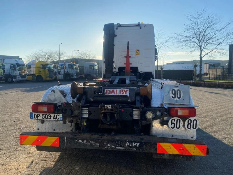 Volvo FH4-460 / VEB / I-PARKCOOL / 9000KG FRONT AXLE / DALBY HOOK 14250KG / AUTOMATIC / EURO-6 / 2015 - Hook lift truck: picture 4 Volvo FH4-460 / VEB / I-PARKCOOL / 9000KG FRONT AXLE / DALBY HOOK 14250KG / AUTOMATIC / EURO-6 / 2015 - Hook lift truck: picture 4
