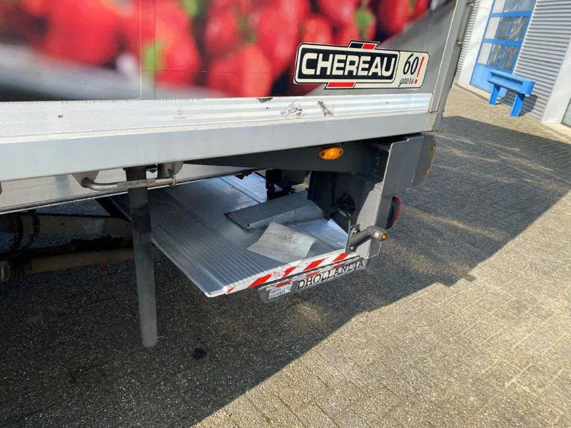 Refrigerator truck Volvo FM4-420 / COMPLETE COOL+FREEZE COMBI / CHEREAU / THROUGH-LOADING SYSTEM / 2XPLATFORM DHOLLANDIA / FREEZING LOCK / AUTOMATIC / EU: picture 19 Refrigerator truck Volvo FM4-420 / COMPLETE COOL+FREEZE COMBI / CHEREAU / THROUGH-LOADING SYSTEM / 2XPLATFORM DHOLLANDIA / FREEZING LOCK / AUTOMATIC / EU: picture 19