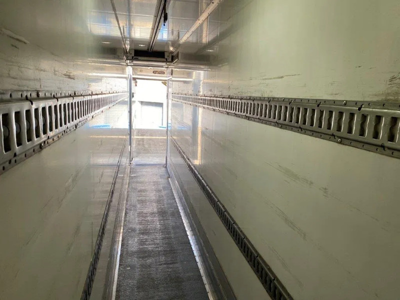 Refrigerator truck Volvo FM4-420 / COMPLETE COOL+FREEZE COMBI / CHEREAU / THROUGH-LOADING SYSTEM / 2XPLATFORM DHOLLANDIA / FREEZING LOCK / AUTOMATIC / EU: picture 9