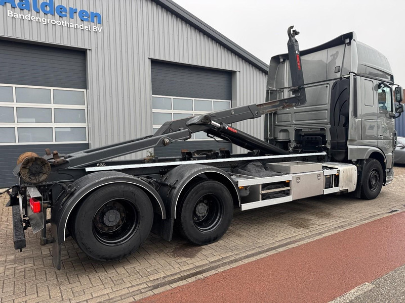 DAF XF530 FAS HIAB XR26S610 Hook / Polybenne / Ampliroll / Haakarm - Hook lift truck: picture 4 DAF XF530 FAS HIAB XR26S610 Hook / Polybenne / Ampliroll / Haakarm - Hook lift truck: picture 4
