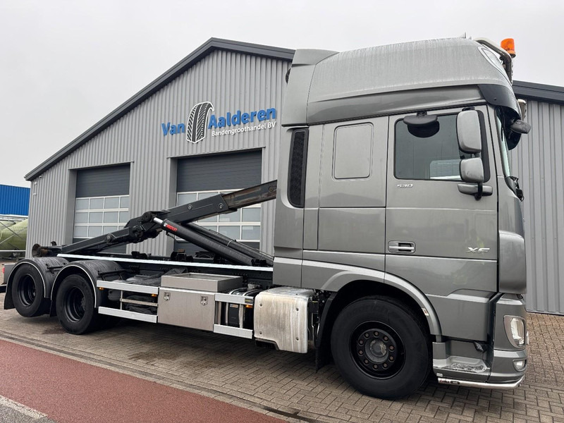 DAF XF530 FAS HIAB XR26S610 Hook / Polybenne / Ampliroll / Haakarm - Hook lift truck: picture 2 DAF XF530 FAS HIAB XR26S610 Hook / Polybenne / Ampliroll / Haakarm - Hook lift truck: picture 2