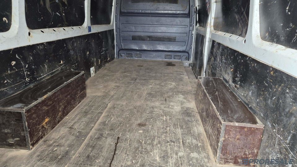 VOLKSWAGEN CRAFTER 2,0 TDi 100 kW skříňový - Box van: picture 4 VOLKSWAGEN CRAFTER 2,0 TDi 100 kW skříňový - Box van: picture 4